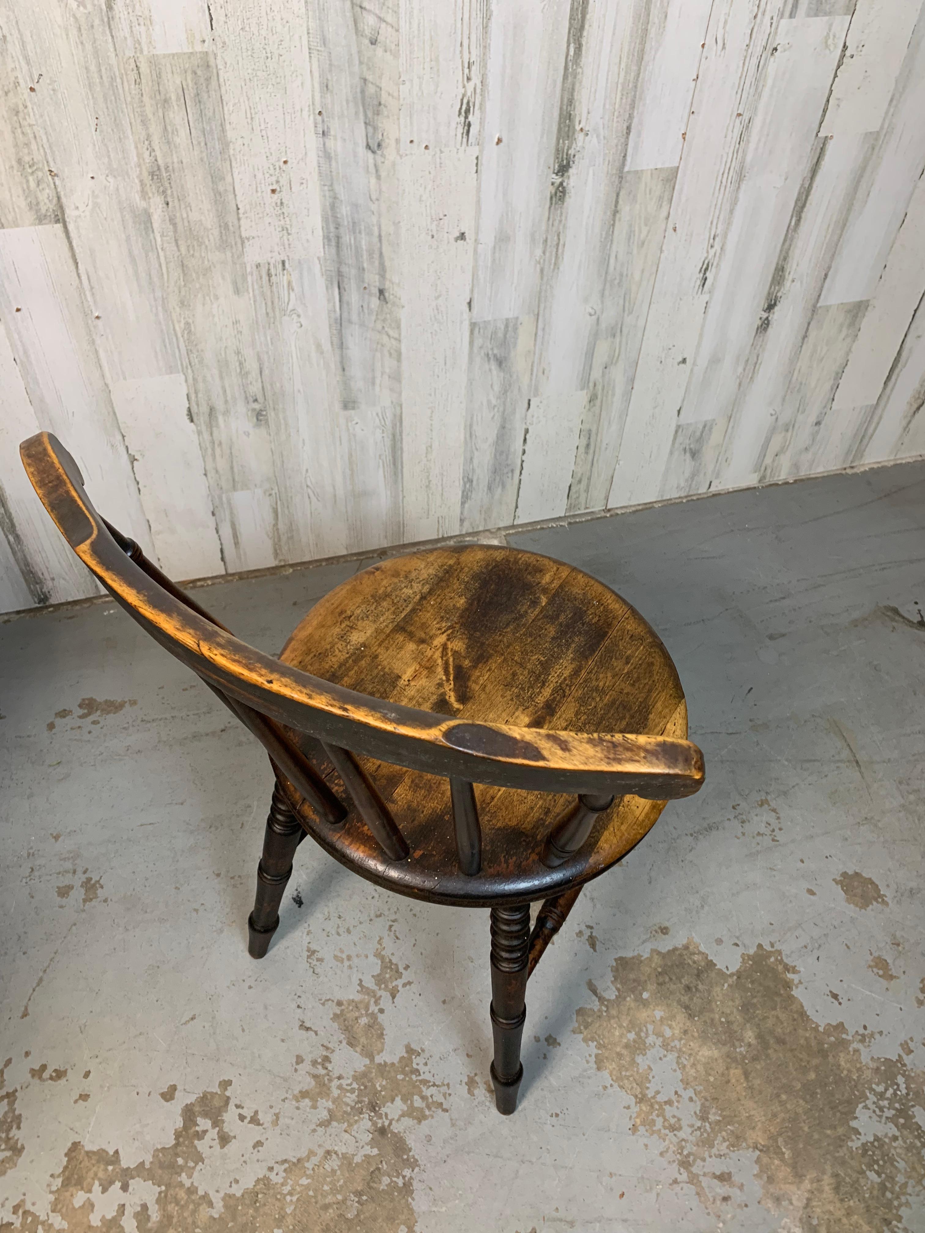 Table de taverne et quatre chaises Windsor Penny en vente 9