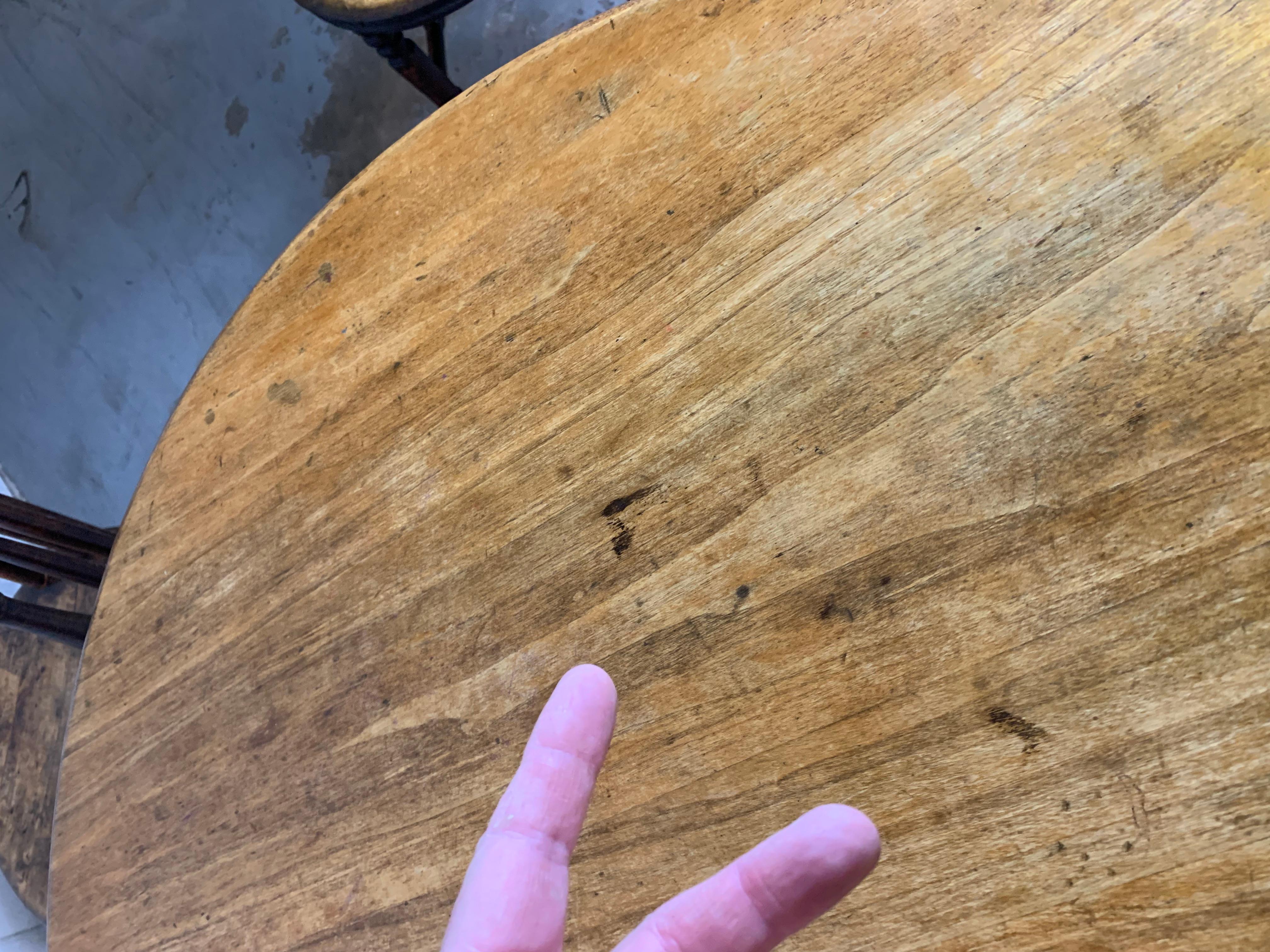 Table de taverne et quatre chaises Windsor Penny en vente 12