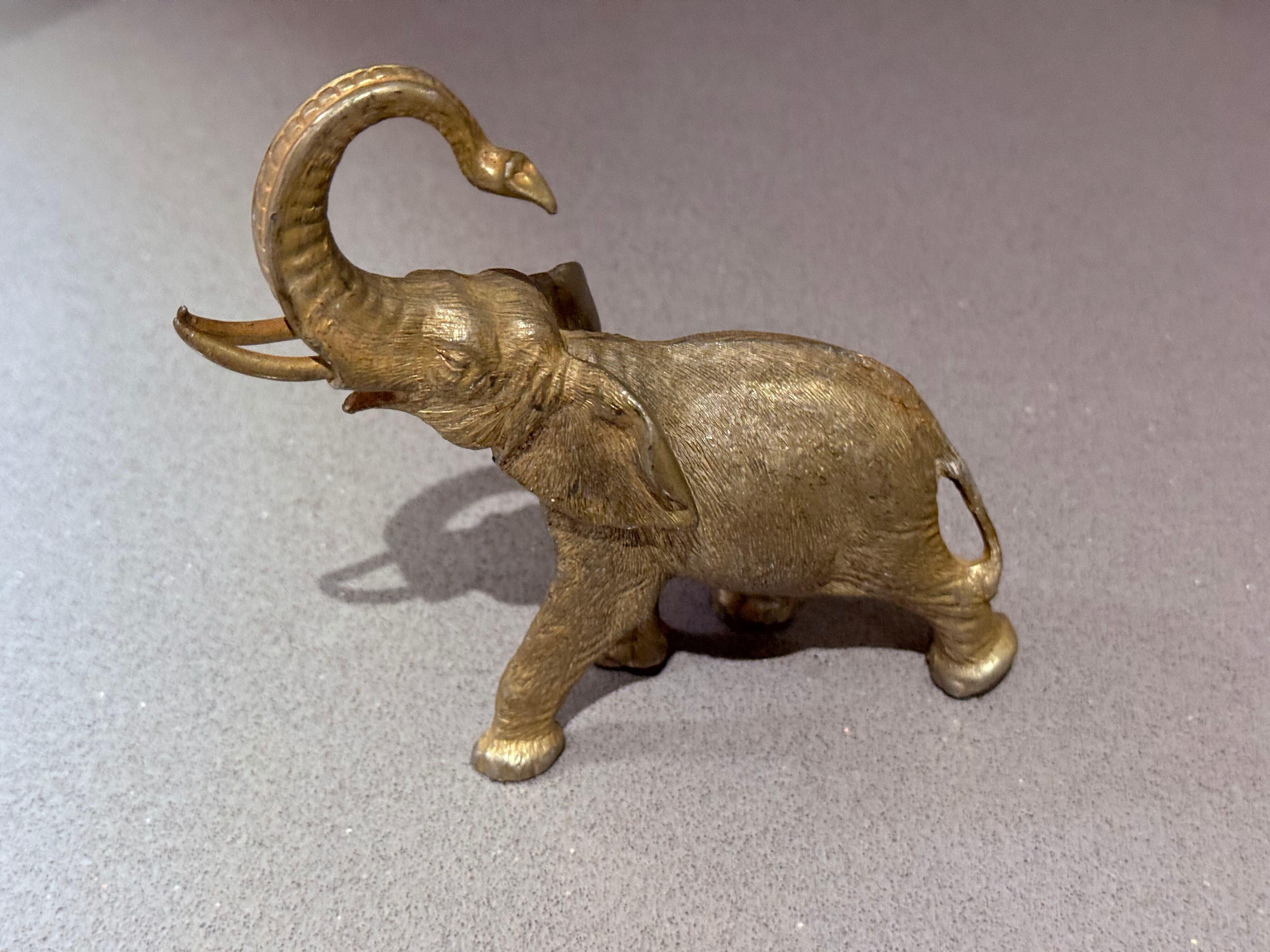Vintage Brass Elephant Figurine, Lucky Home Decor Sculpture, Mid-Century Design 15cm.
This charming vintage brass elephant figurine captures strength, wisdom, and good fortune — a timeless symbol revered across cultures. With its raised trunk, the