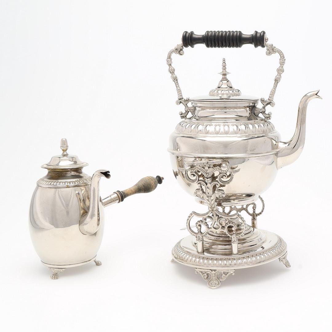 Antikes Tee-Set, exklusives versilbertes 3-teiliges Ketten-Couchtisch, Warmer-Set (Metall) im Angebot