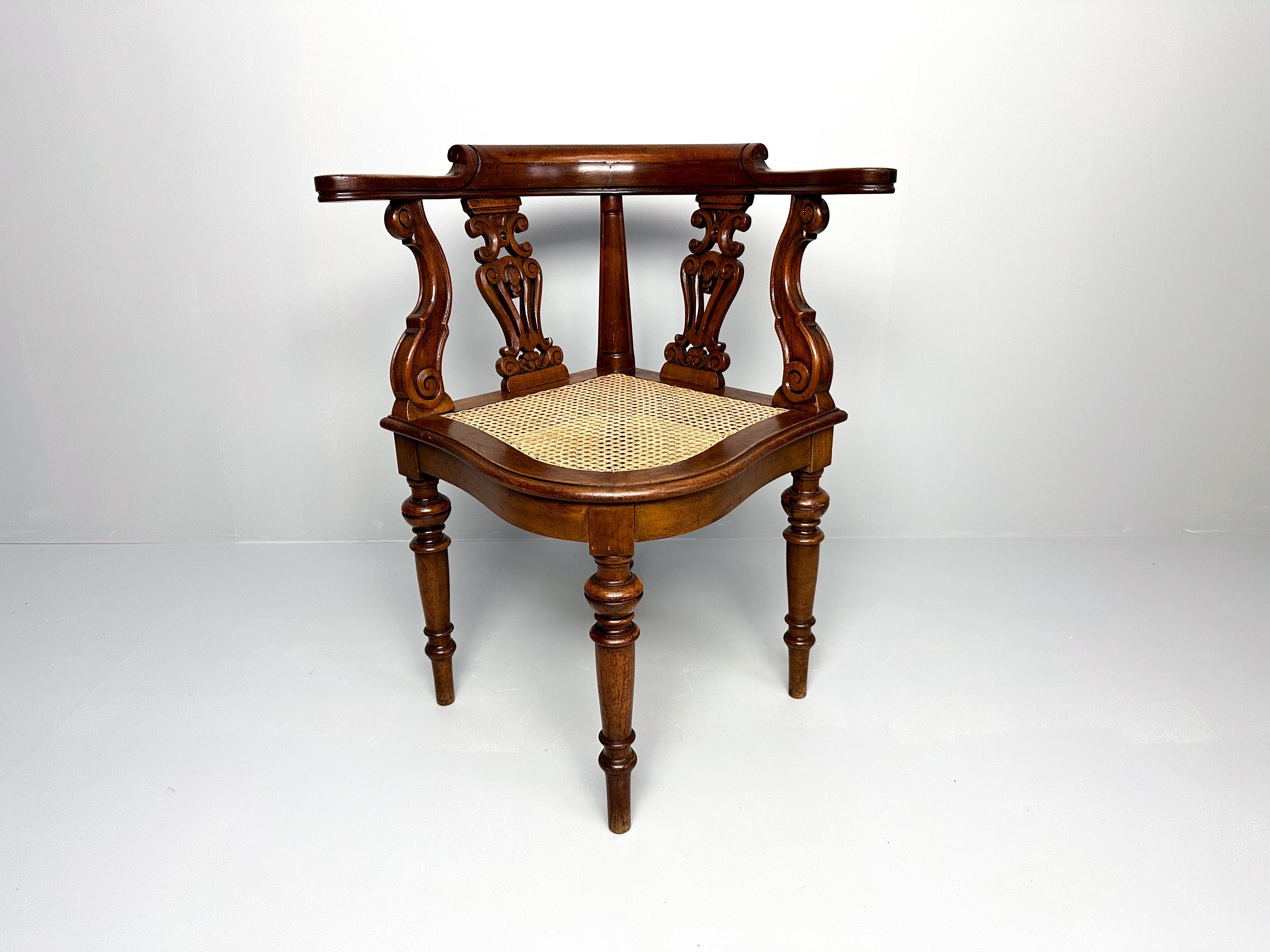 Antique Teak Corner Chair with Carved Backrest and Webbing Seat, 19th Century In Good Condition For Sale In BERKEL EN RODENRIJS, NL
