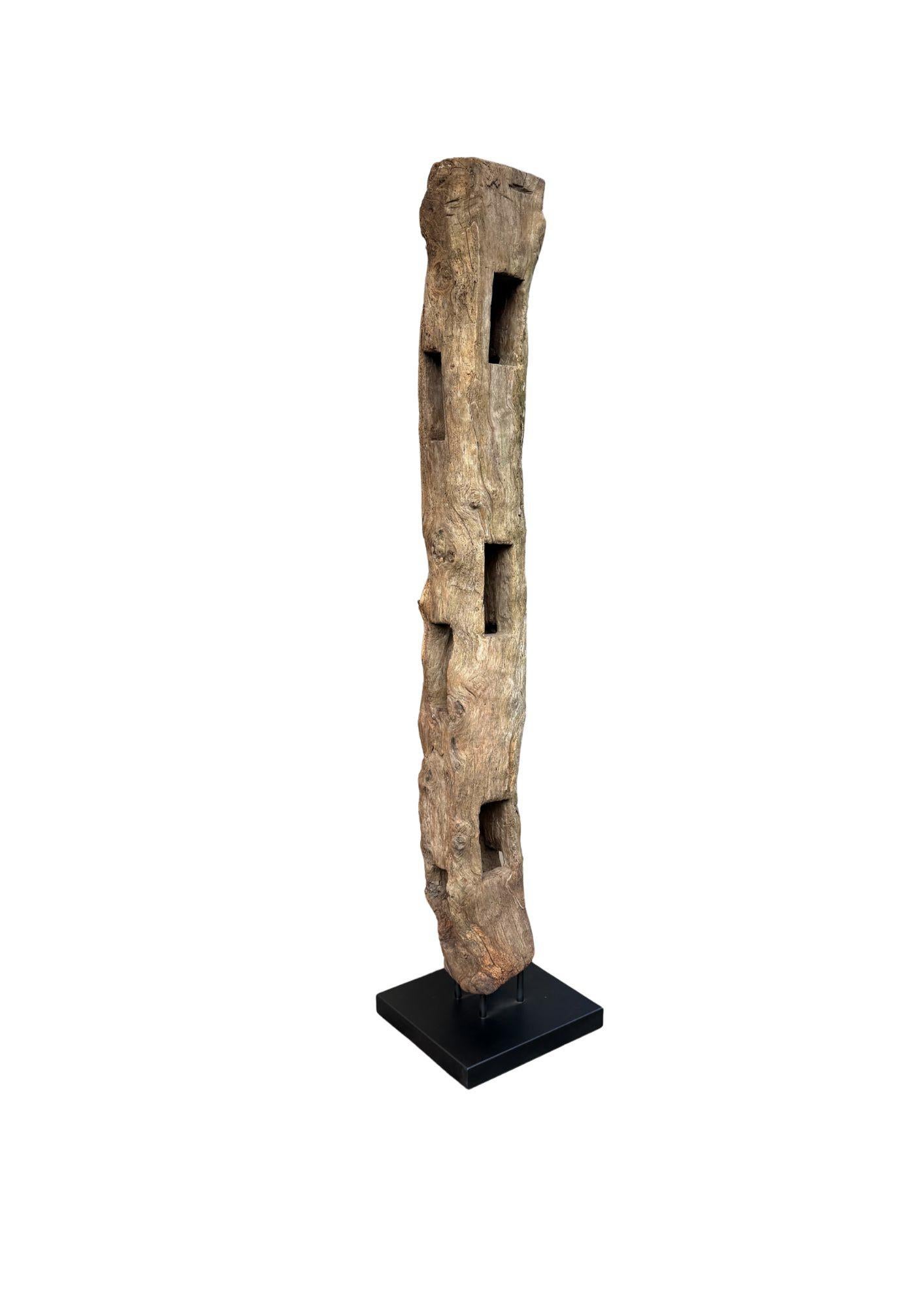 Antique Teak Fence Column from Java, Mounted on Metal Stand c.1900 In Good Condition For Sale In Jimbaran, Bali