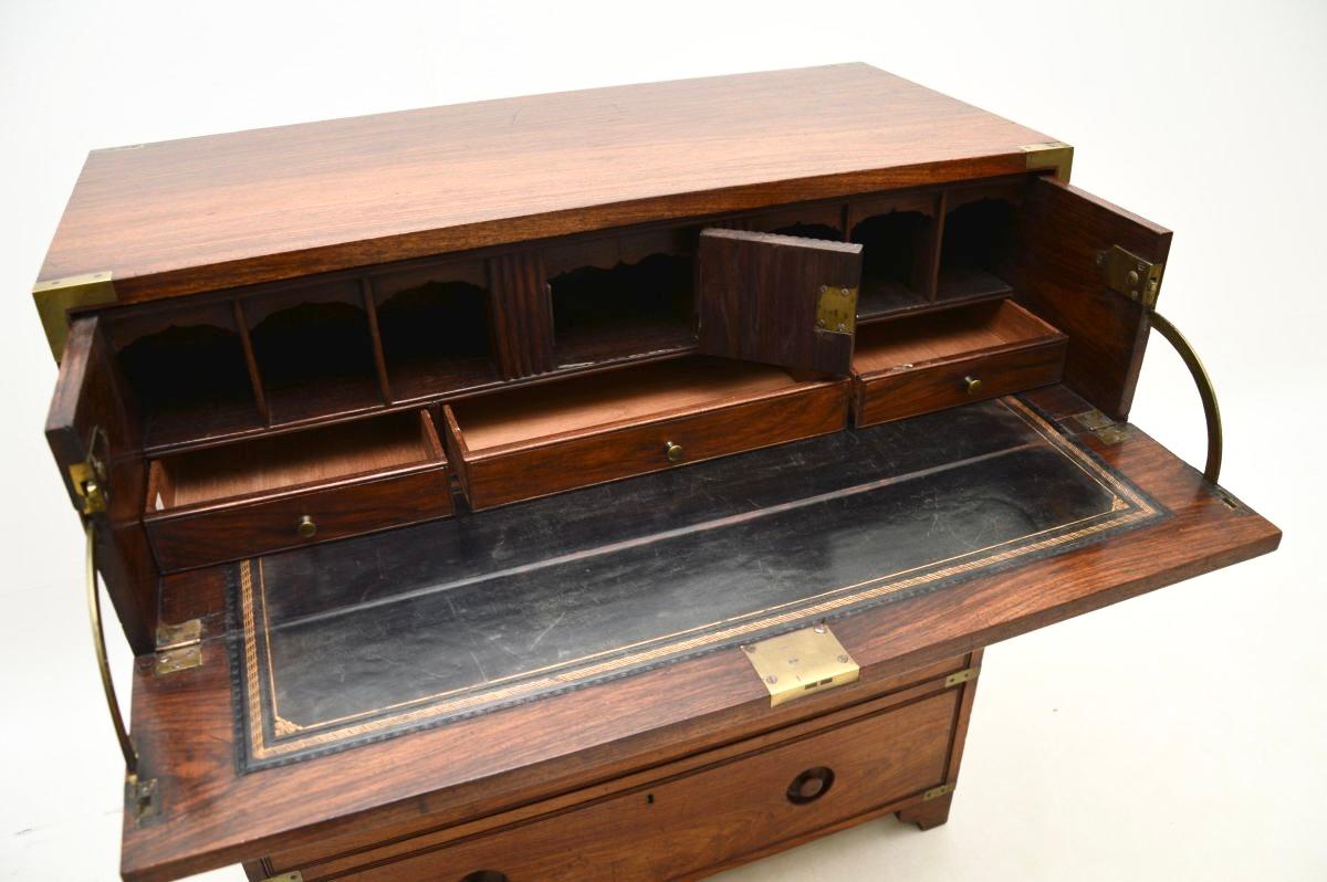 Stile Campaign Cassettiera antica in teak Campaigner in vendita