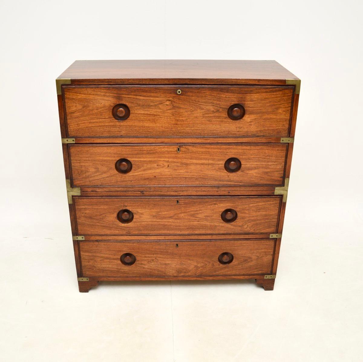 Metà XIX secolo Cassettiera antica in teak Campaigner in vendita