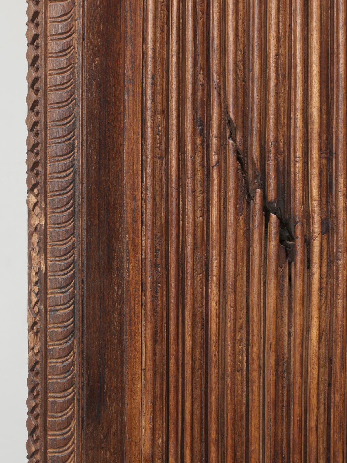 Cadre de porte ancien en bois de teck Détails de sculpture indiens exquis (3) disponibles vers 1800 en vente 7