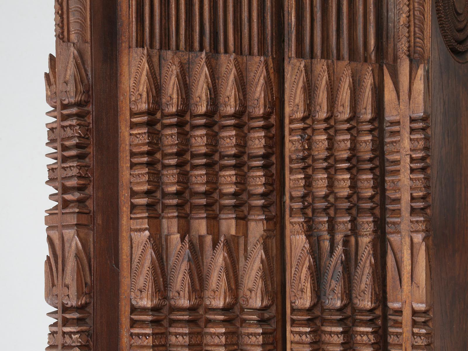 Anglo-indien Cadre de porte ancien en bois de teck Détails de sculpture indiens exquis (3) disponibles vers 1800 en vente