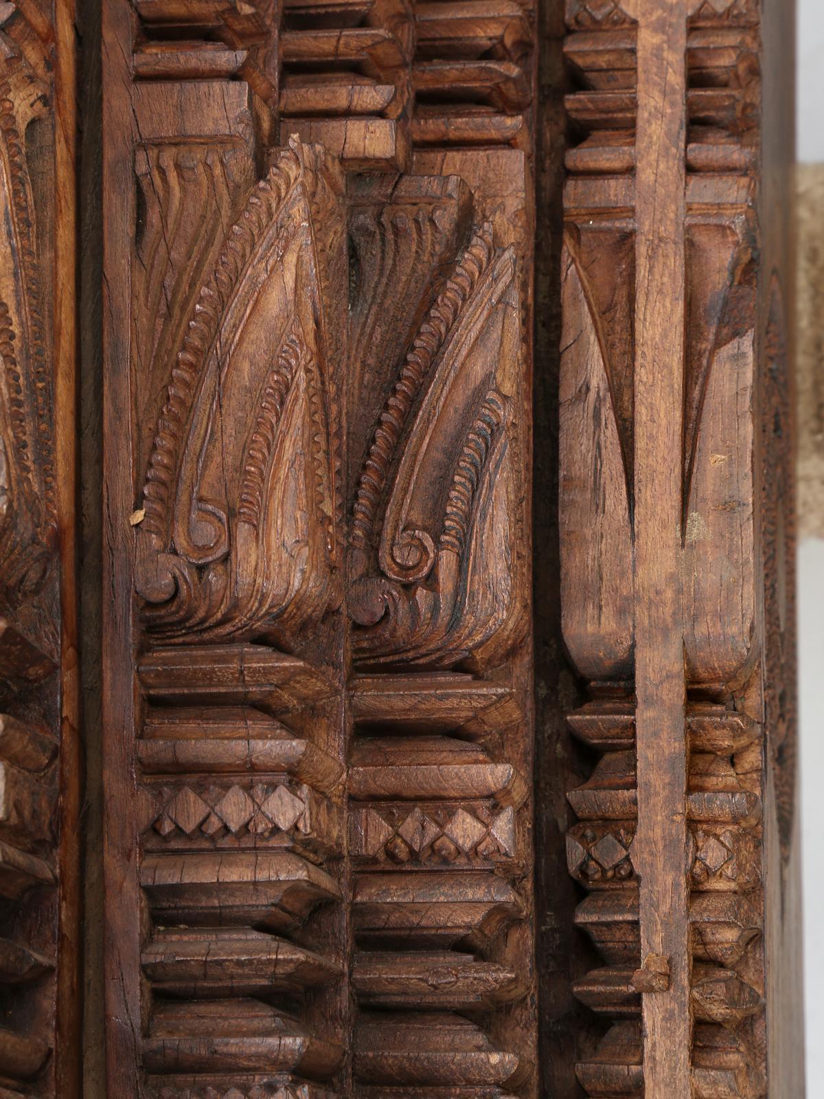 Indien Cadre de porte ancien en bois de teck Détails de sculpture indiens exquis (3) disponibles vers 1800 en vente