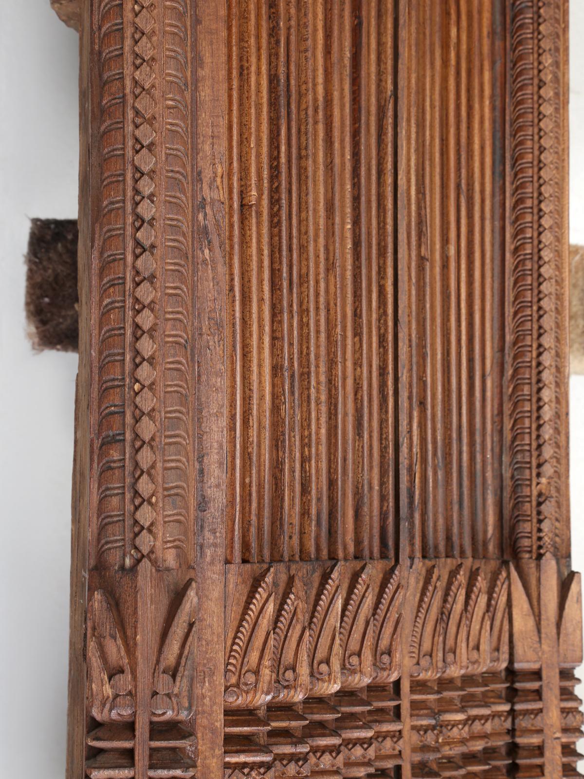 Début du XIXe siècle Cadre de porte ancien en bois de teck Détails de sculpture indiens exquis (3) disponibles vers 1800 en vente
