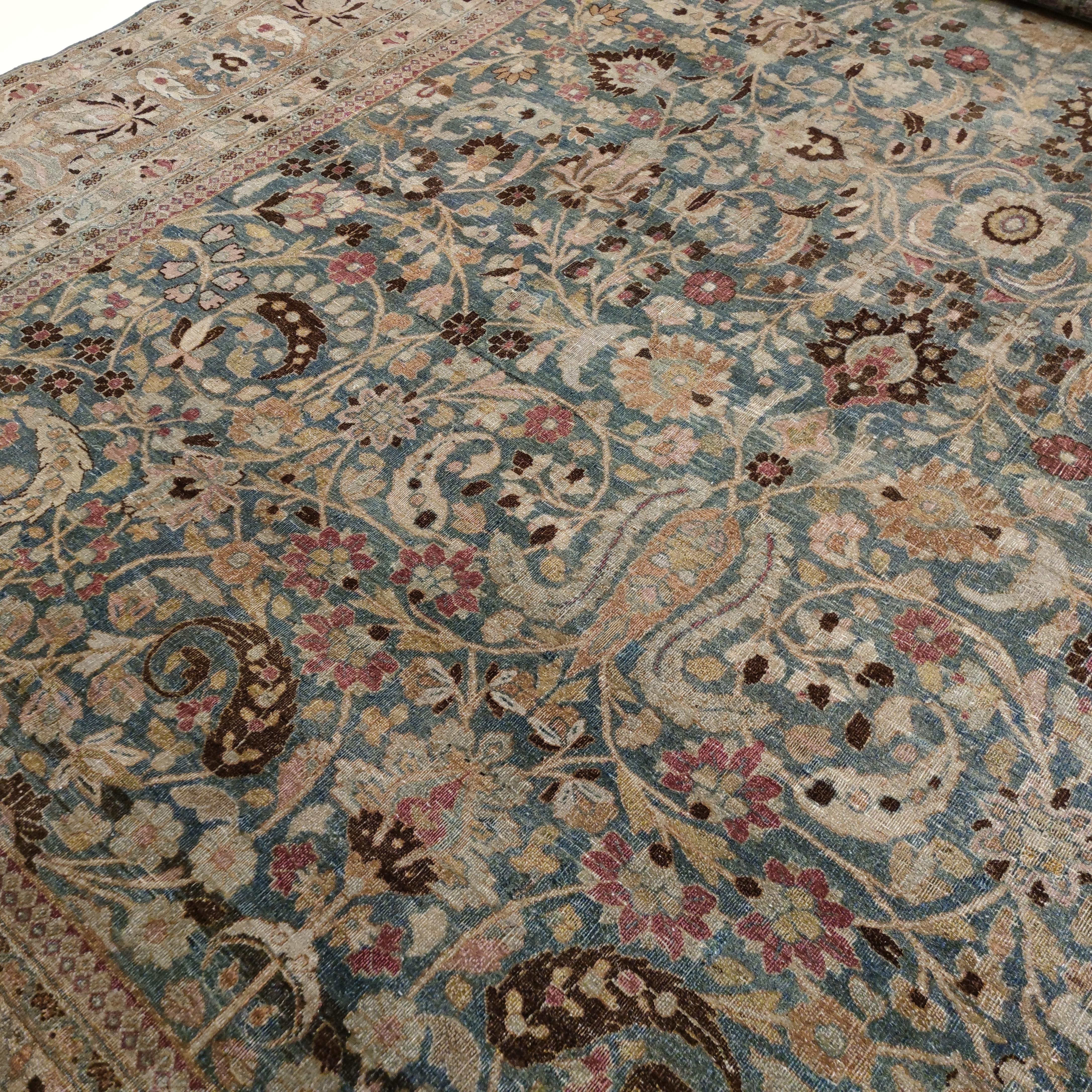 Alfombra khorassan antigua azul turquesa con dibujo integral a gran escala en venta 2