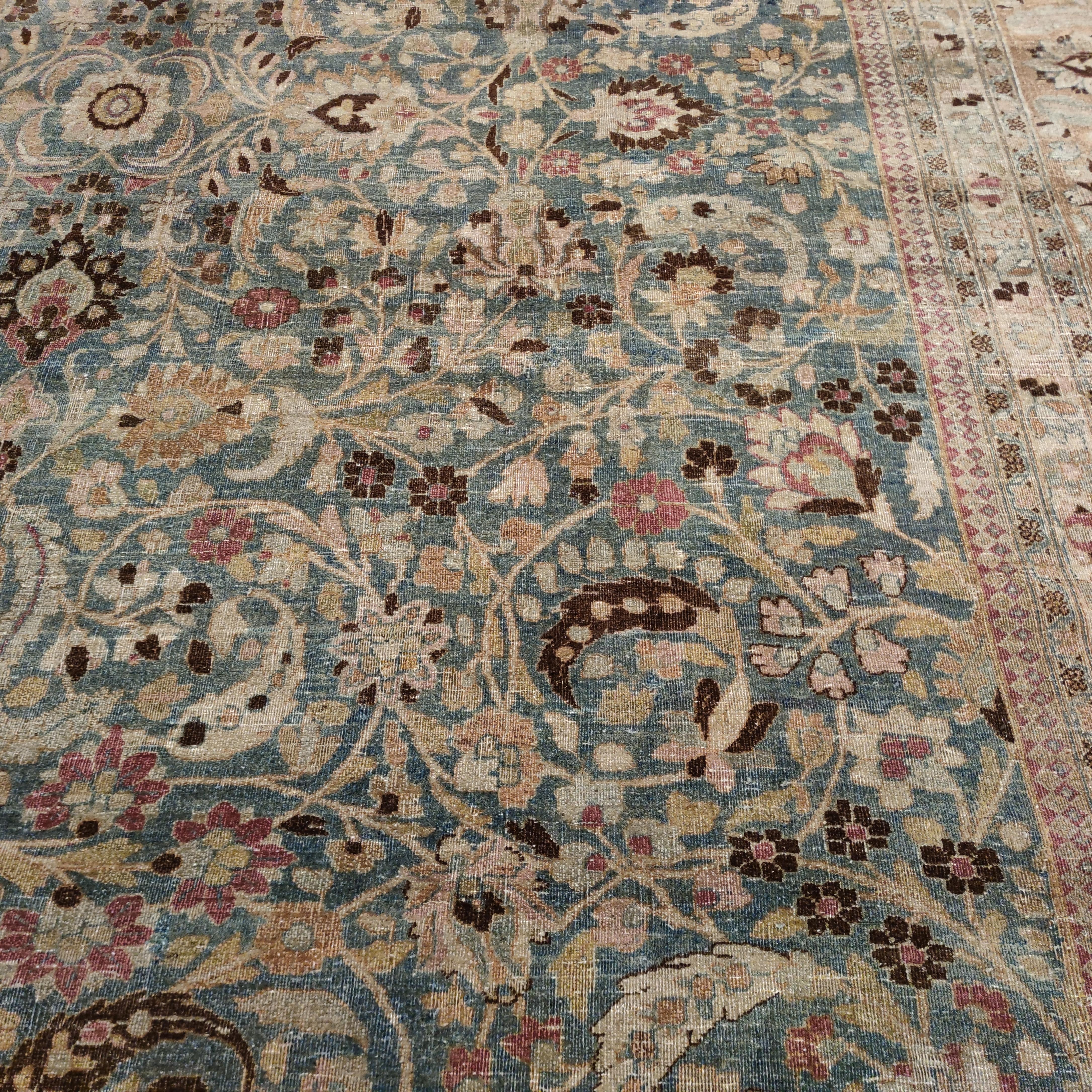 Alfombra khorassan antigua azul turquesa con dibujo integral a gran escala en venta 1