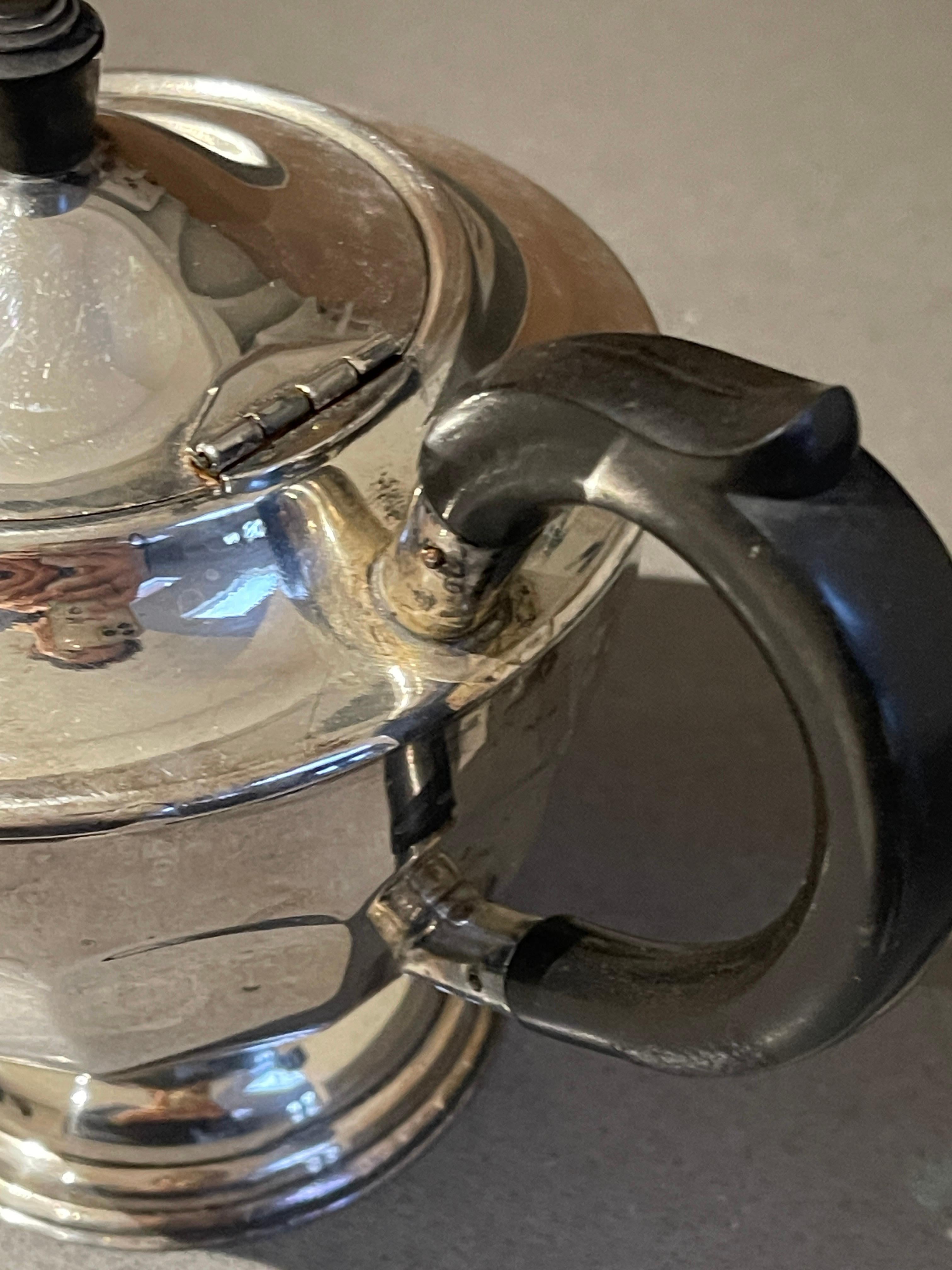 Antique Silver Teapot, Exclusive Silver Art Deco English Mid-century Coffee Pot Pearled
An antique Art Deco tea set and silver-plated teapot beautifully designed and created suit elegant serving. With the lid pressed, cast, and chased, the vaulted