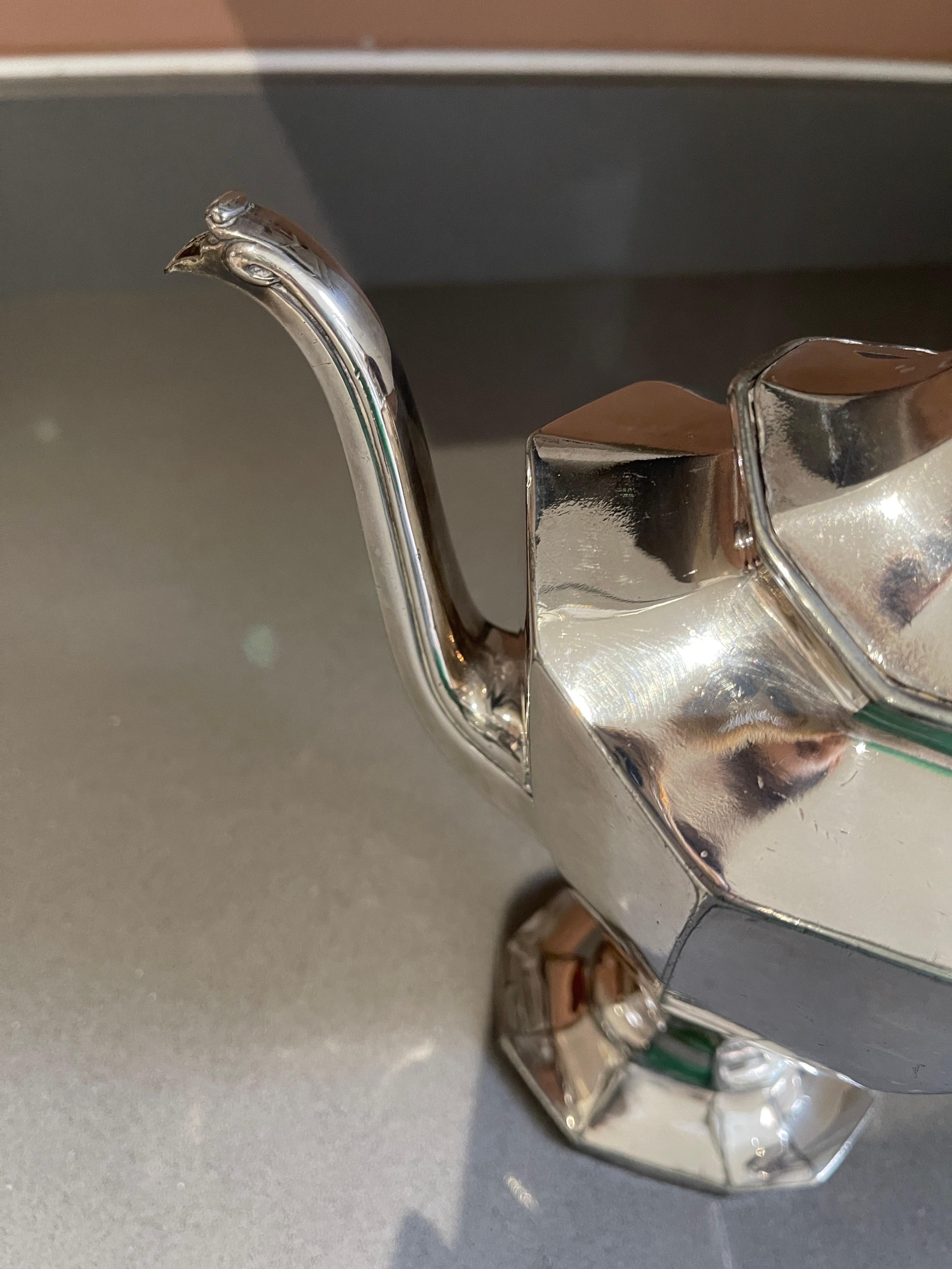 Antique Teapot, Exclusive Silver Art Deco English Mid-century Coffee Pot In Excellent Condition For Sale In Hampshire, GB