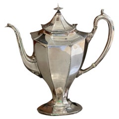 Tetera Antigua, Exclusiva Cafetera Inglesa Art Decó de Plata de mediados de siglo