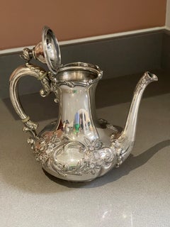 Théière ancienne, Exclusive Silver Floral English Mid-century Coffee Pot