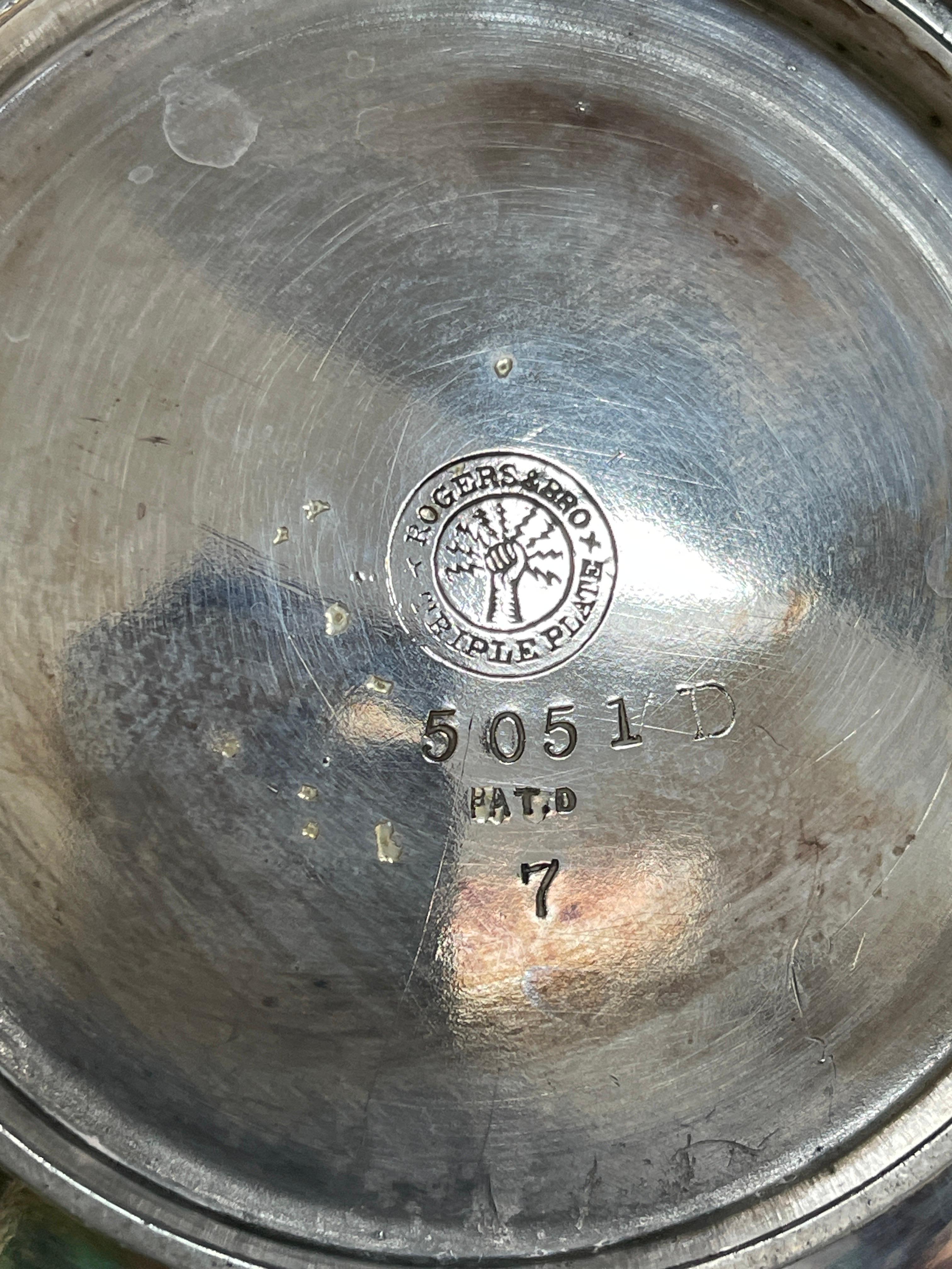 Antike Teekanne, exklusiver, geblümter englischer Silber-Couchtisch aus der Mitte des Jahrhunderts (Englisch) im Angebot