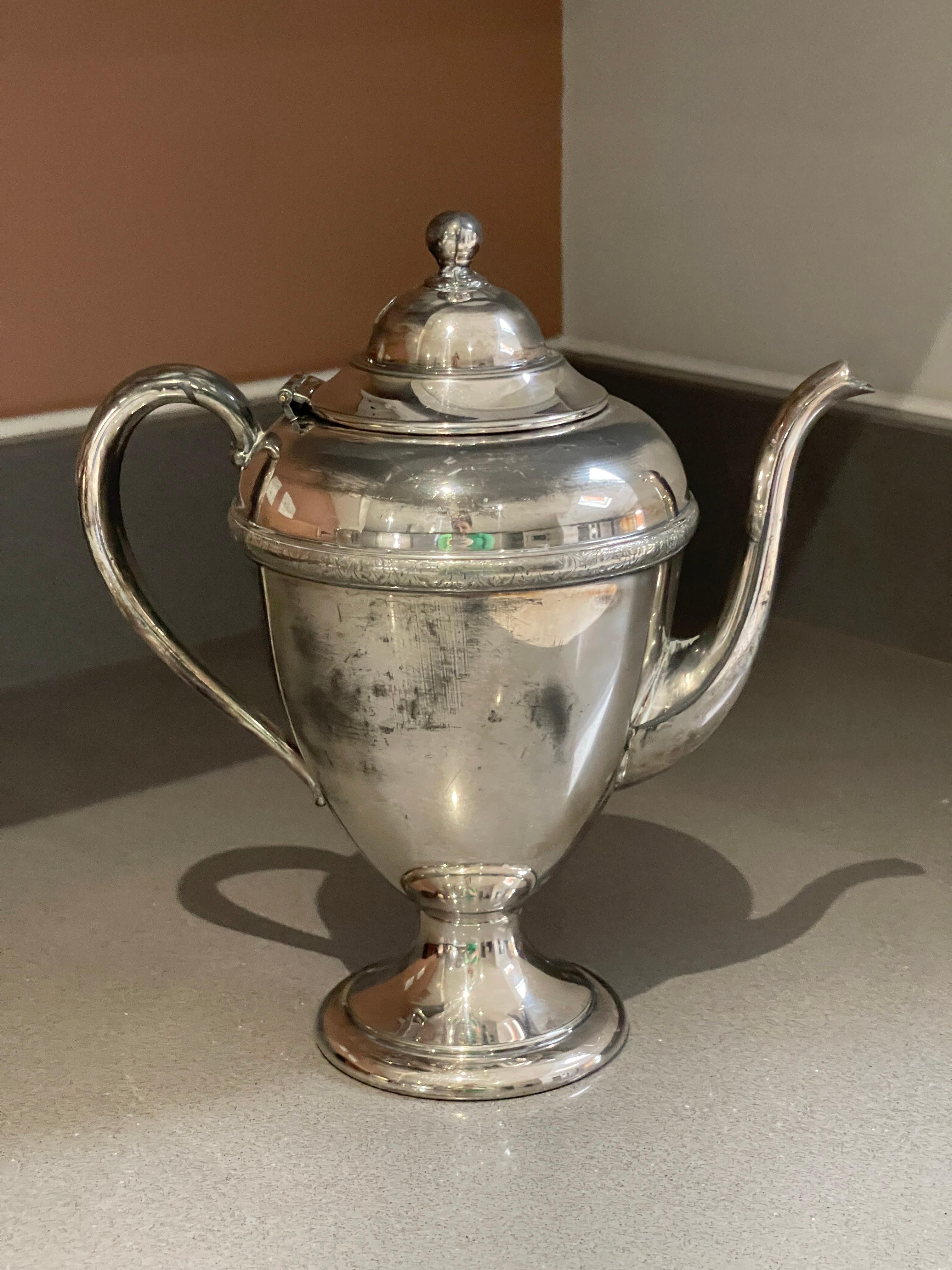Antike Teekanne, Exklusive Silber Rokoko Englisch Mid-Century Kaffeekanne im Angebot 3