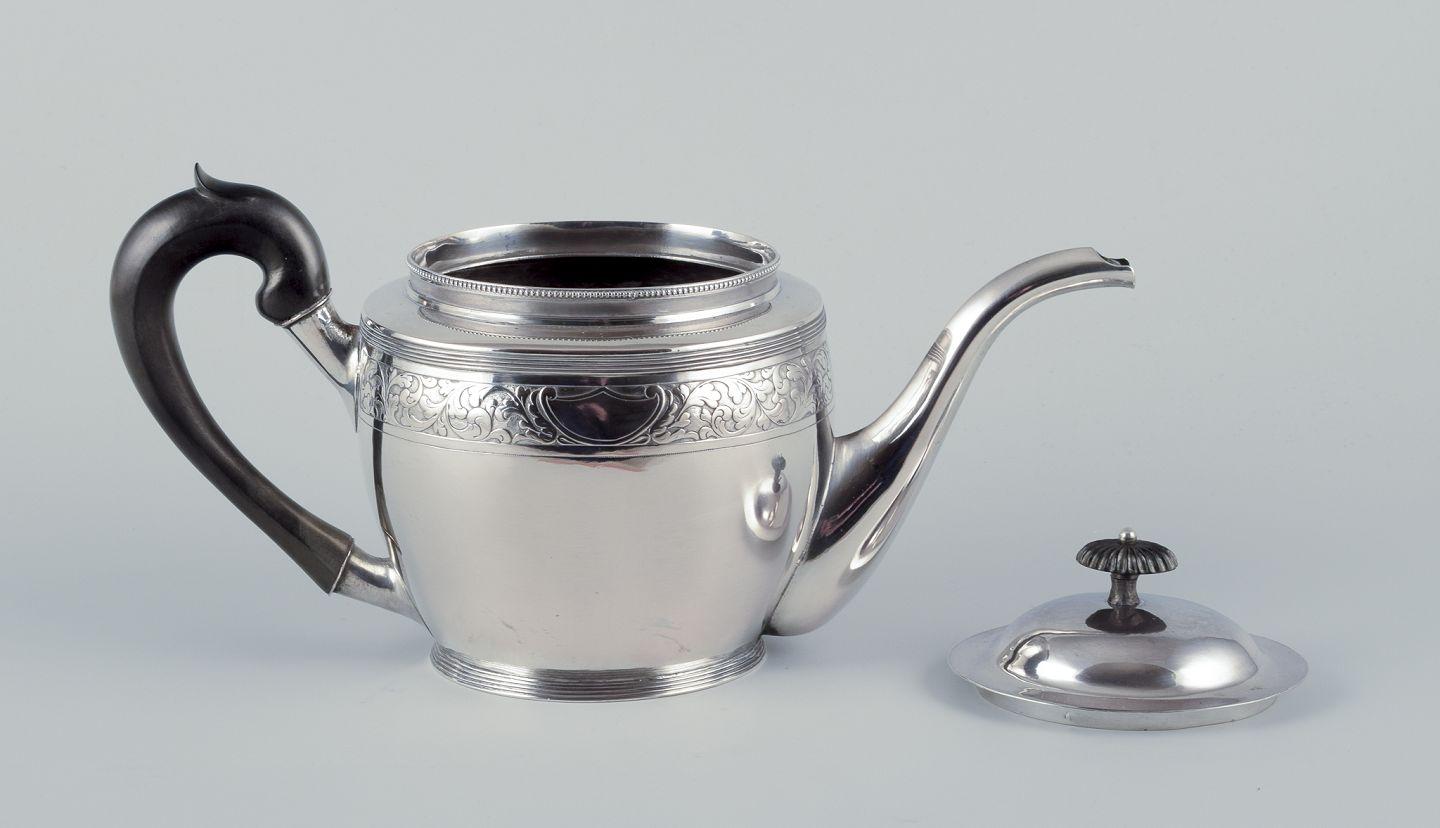 Théière ancienne en argent, datée de 1814. Forme empire classique. Excellent état - En vente à Copenhagen, DK