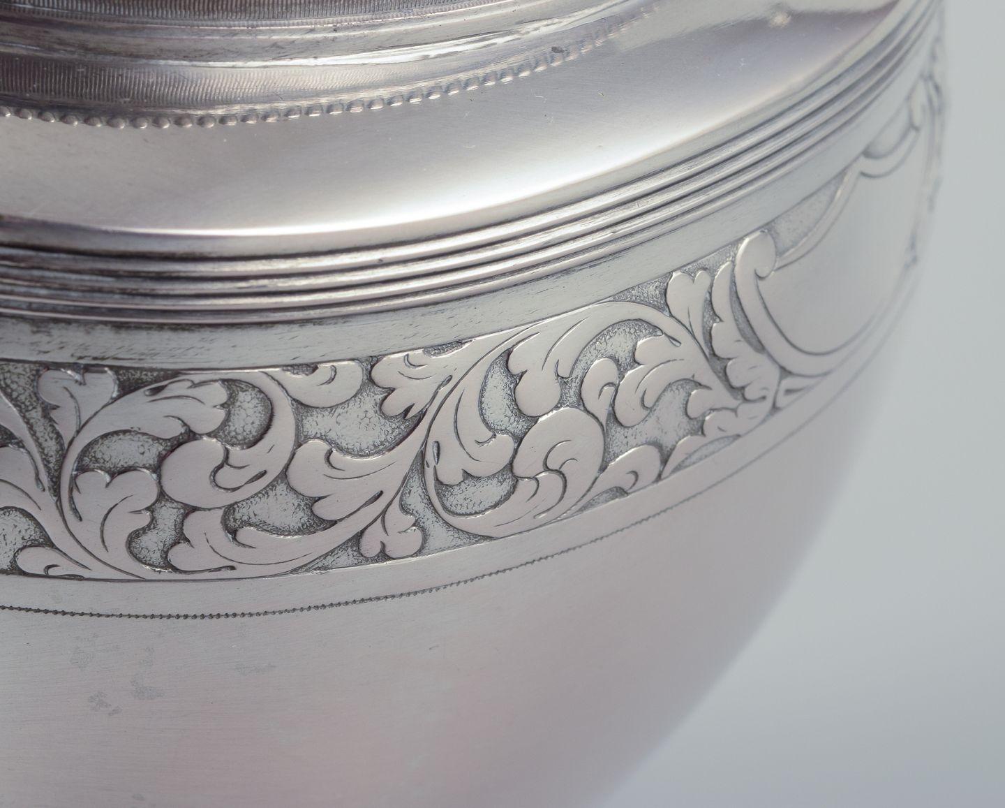 Théière ancienne en argent, datée de 1814. Forme empire classique. en vente 2