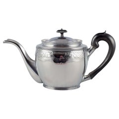 Tetera antigua de plata, fechada en 1814. Forma imperio clásica.