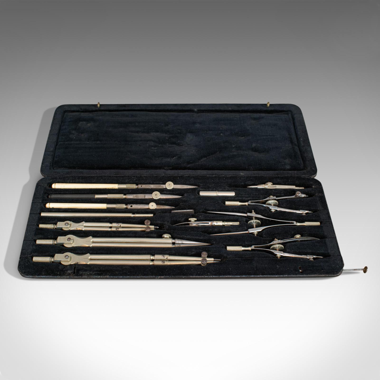This is an antique technical drawing set. A German, silver nickel set of cartographer's instruments by Riefler, dating to the early 20th century, circa 1920.

Quality, early 20th century set
Displays a desirable aged patina
Silver nickel