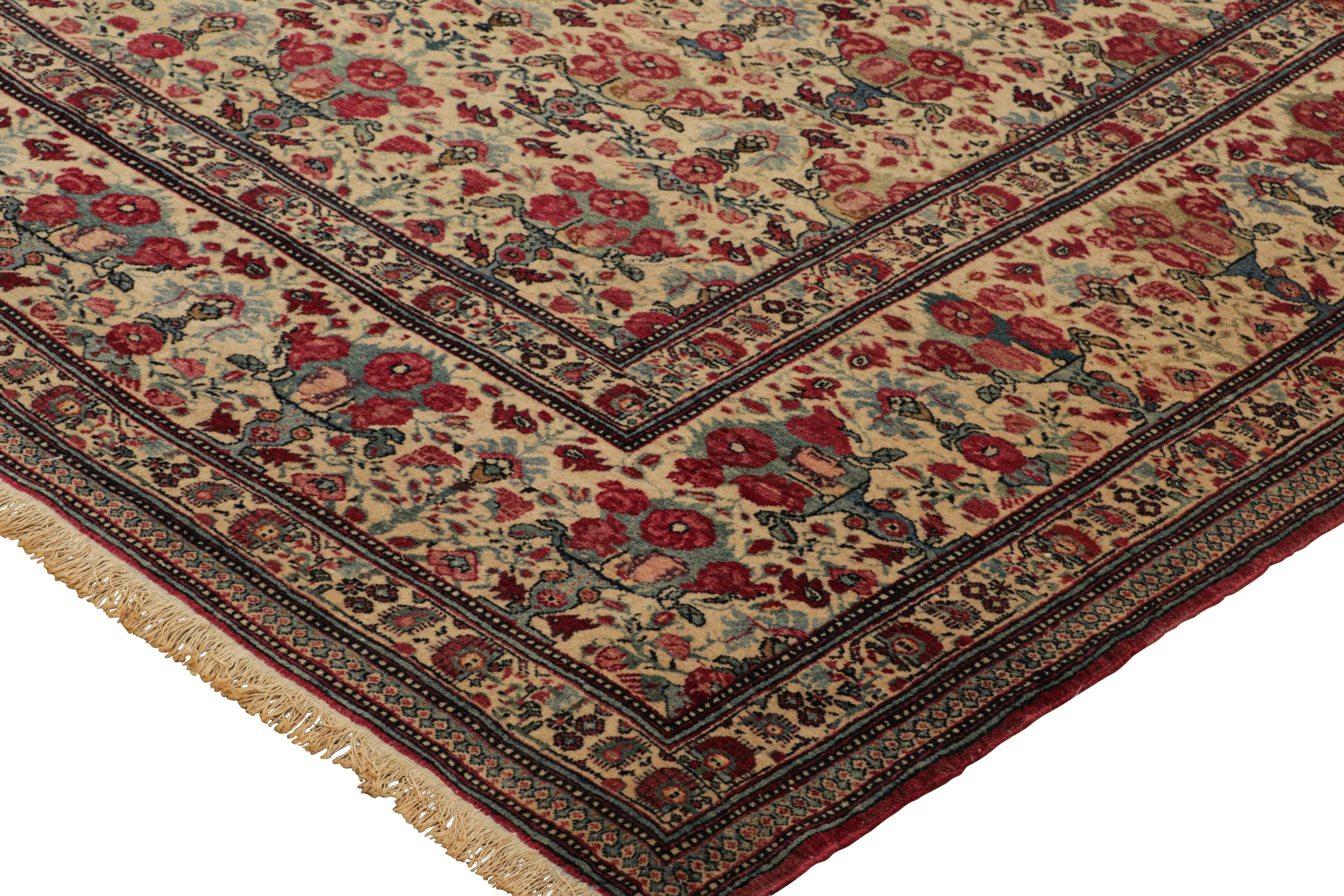 Antiker Teheran-Perserteppich in Creme mit roten Blumenmustern aus Teheran  Rug & Kilim (Frühes 20. Jahrhundert) im Angebot