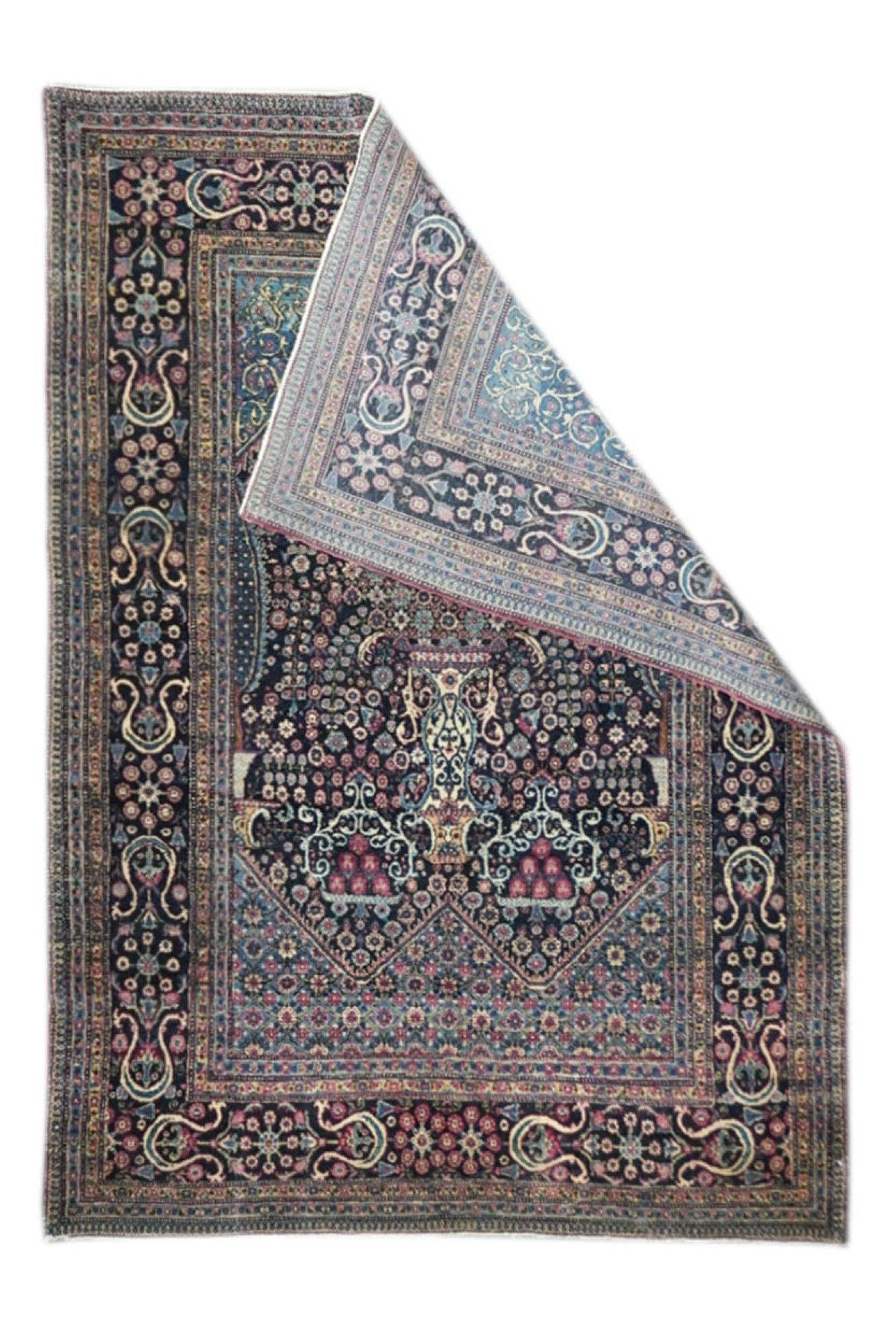 Antiker Teheraner Teppich 4'10'' x 6'11''. Die zwischen den beiden Weltkriegen in der persischen Hauptstadt geknüpften, fein gewebten, kurvilinearen Scatters und ROOMS. Medaillon-, Allover- und Directional/Nischen-Layouts. Umfangreiche Paletten und