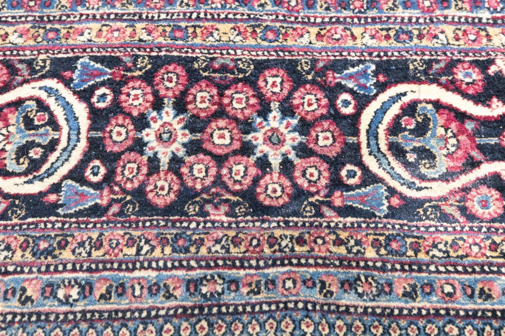 Antiker Teheran-Teppich 4'10'' x 6'11'' (Handgeknüpft) im Angebot