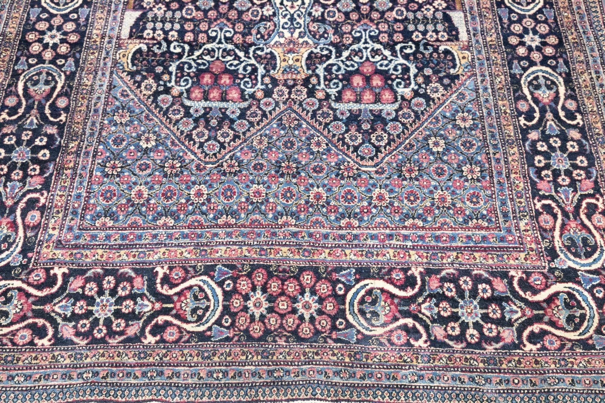 Antiker Teheran-Teppich 4'10'' x 6'11'' im Zustand „Relativ gut“ im Angebot in New York, NY