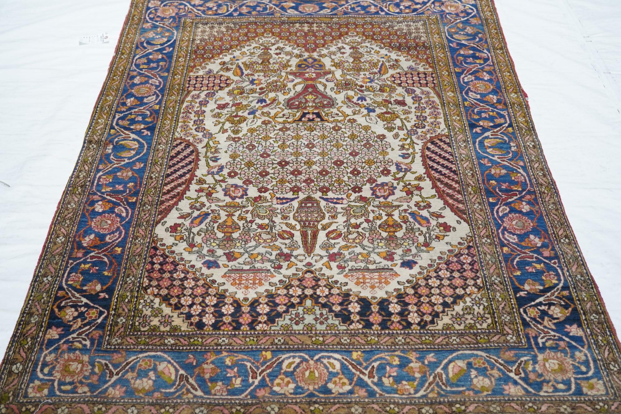 Antiker Teheran-Teppich 4'5'' x 6'8'' (Wolle) im Angebot