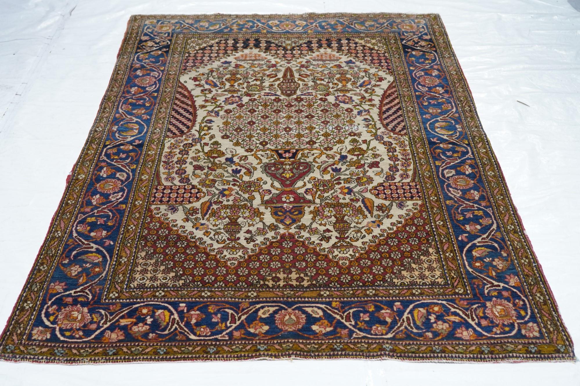 Antiker Teheran-Teppich 4'5'' x 6'8'' im Angebot 1