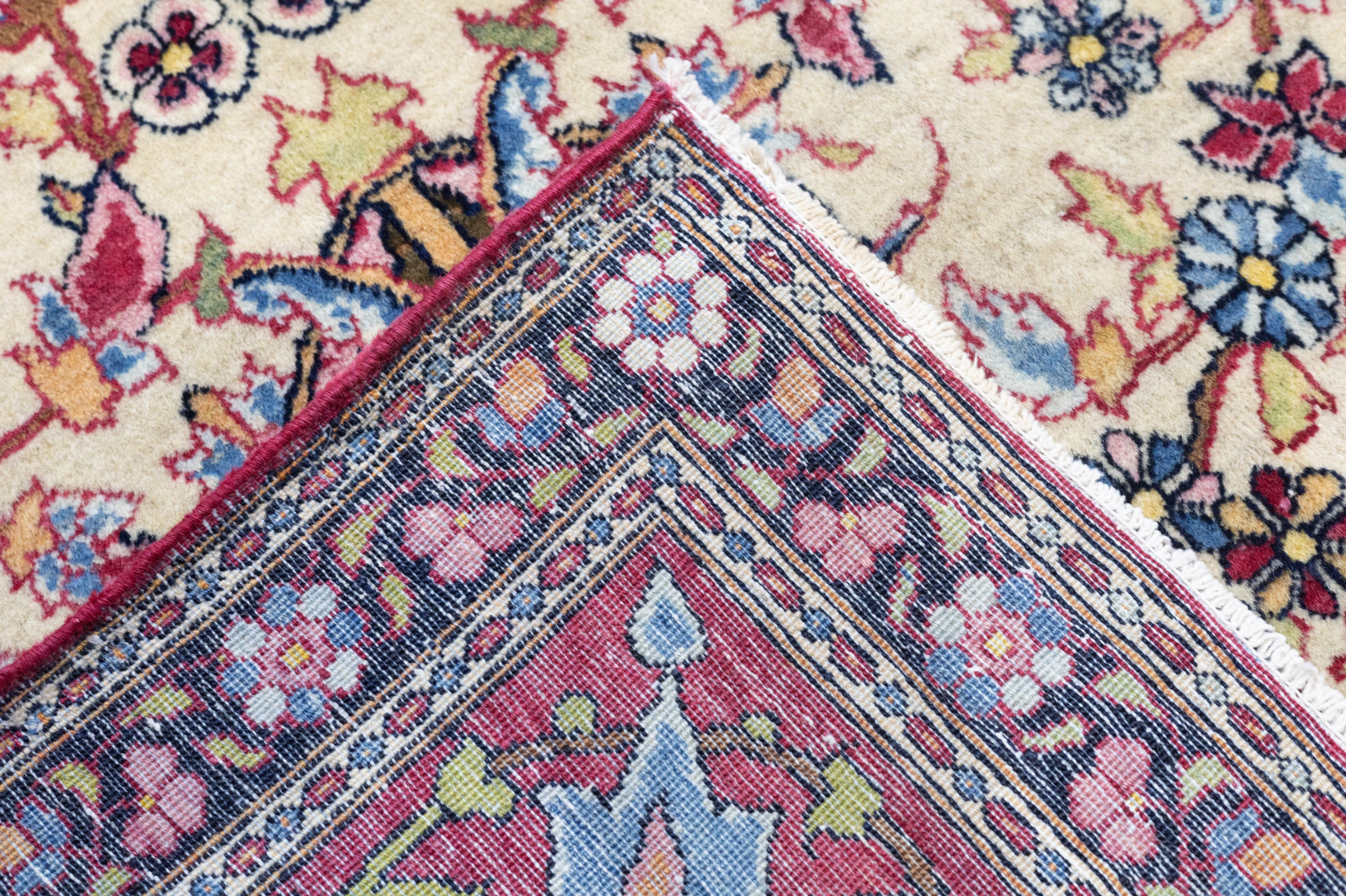 Antiker Teheran-Teppich 4'7'' x 7'3'' (Handgeknüpft) im Angebot