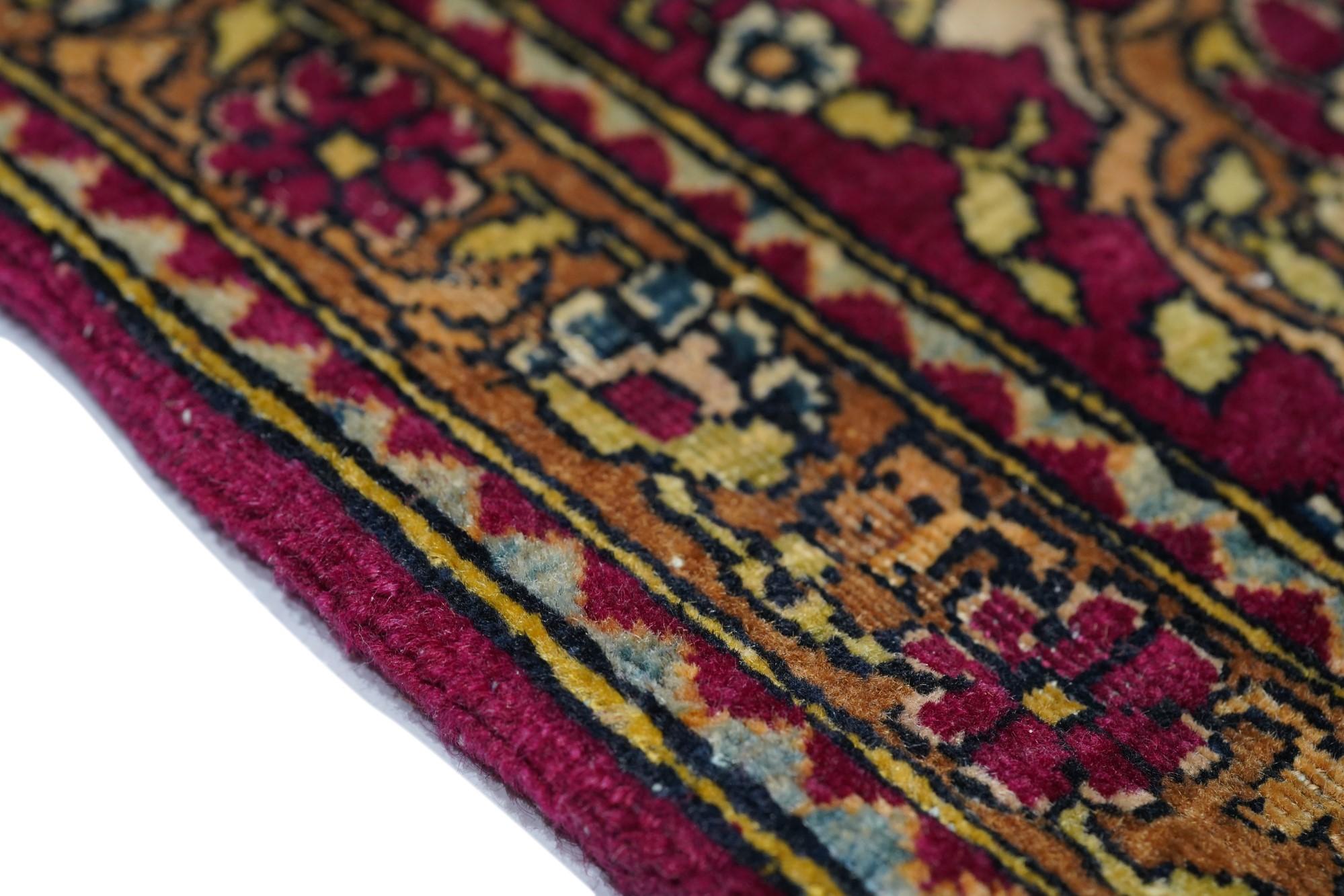 Antique Tehran Rug 4'8'' x 7'4'' In Excellent Condition For Sale In New York, NY