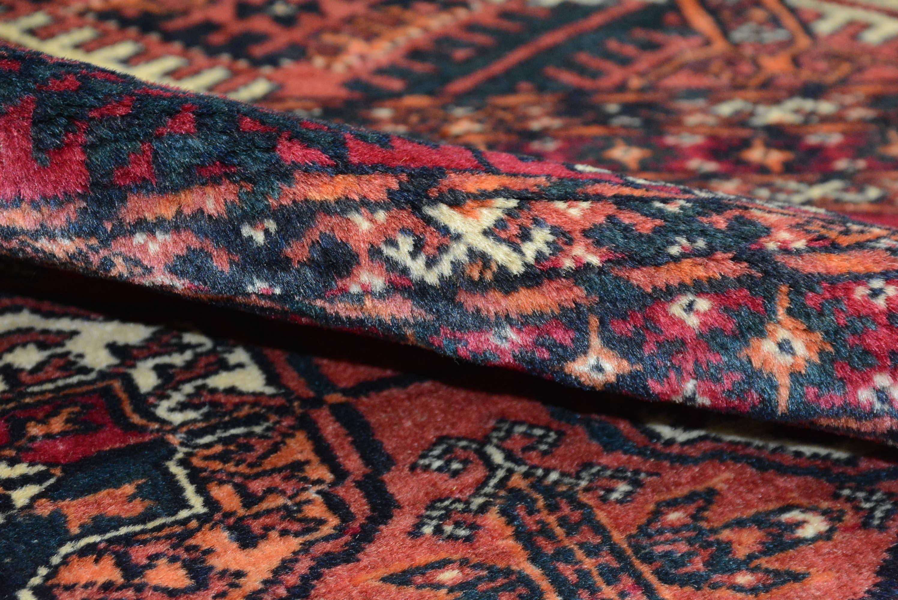 Antiker Tekke-Bokhara-Teppich im Zustand „Hervorragend“ im Angebot in Closter, NJ