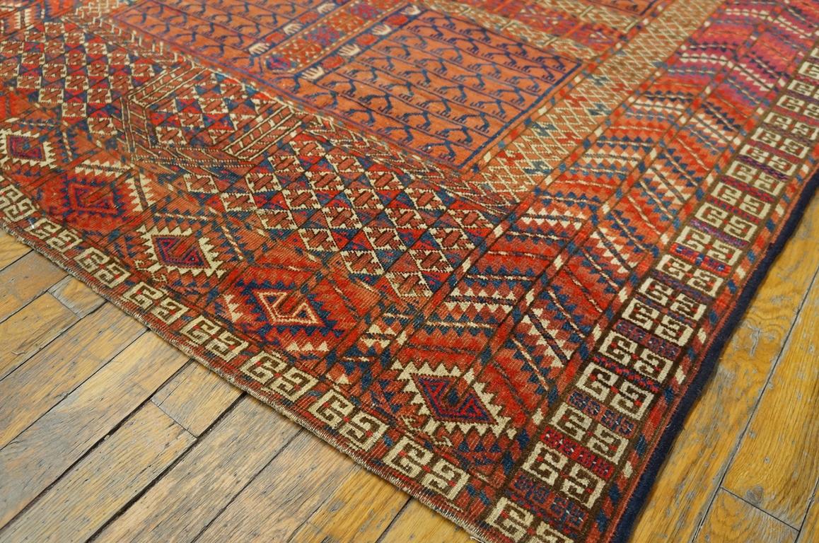 Hand-Knotted Late 19th Century Turkmen Tekke Ensi Carpet ( 4' 1'' x 4' 6'' - 125 x 137 cm ) For Sale