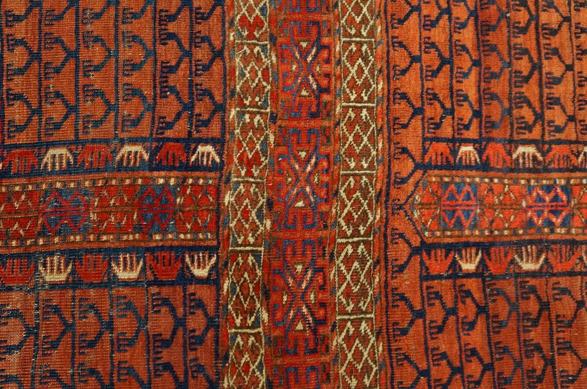 Turkmenischer Tekke-Ensi-Teppich des späten 19. Jahrhunderts ( 4' 1'' x 4' 6'' - 125 x 137 cm) (Spätes 19. Jahrhundert) im Angebot