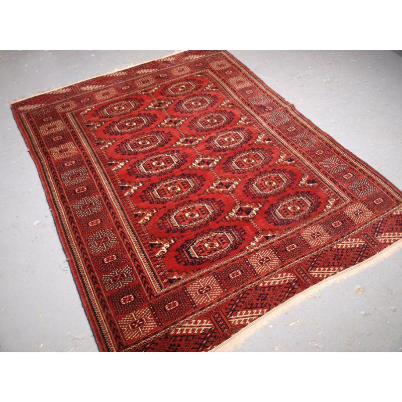 Antique Tekke or Saryk Turkmen rug with well drawn large Saryk turreted guls.

This is an good example of a Tekke or Saryk rug with two rows of seven Saryk turreted guls, the minor guls are also typical of Saryk weaving often found on chuval and