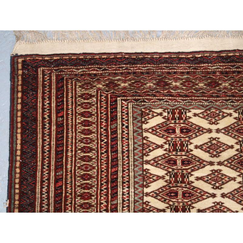 Antique Tekke or Yomut Turkmen Rug with White Ground, Very Fine Weave In Good Condition For Sale In Moreton-In-Marsh, GB