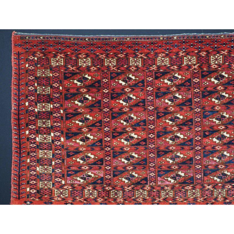 Antique Tekke Turkmen Chuval with 'Aina' Guls In Excellent Condition For Sale In Moreton-In-Marsh, GB