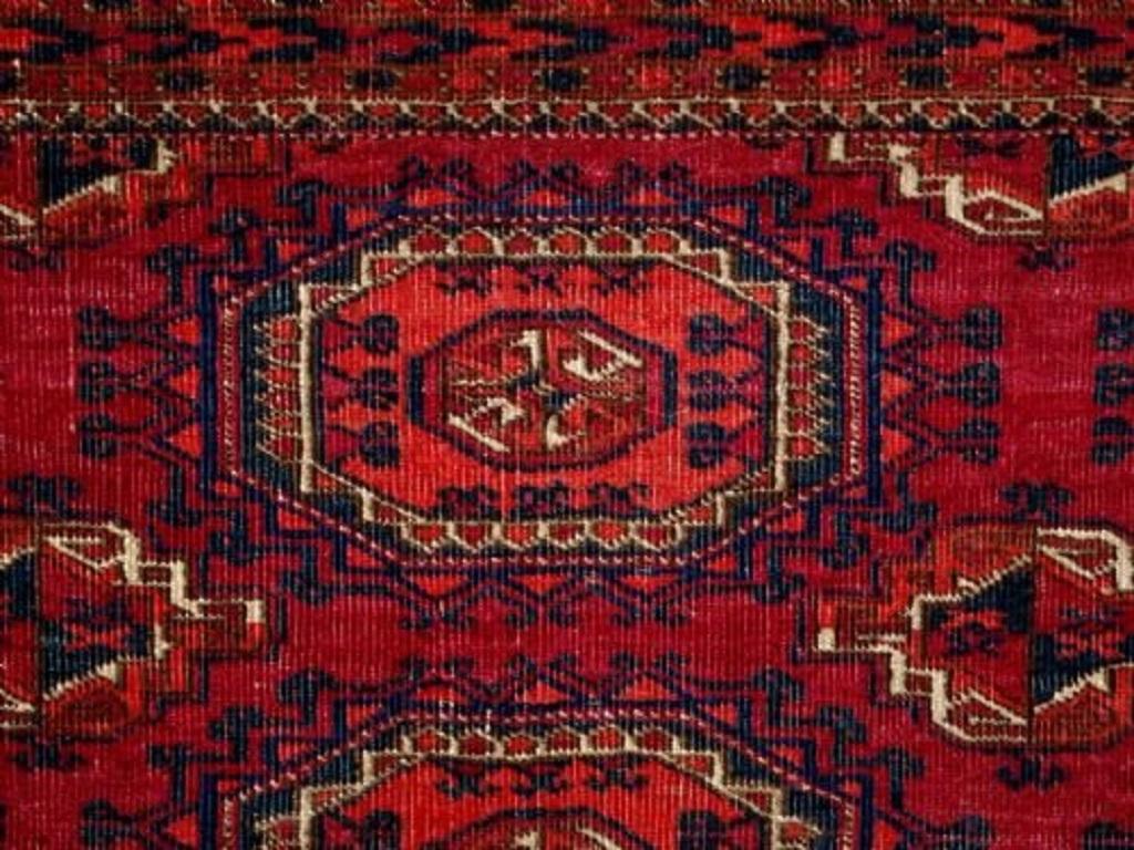 Turkmène Chuval turkmène Tekke avec motif coloré, fin du 19e siècle en vente