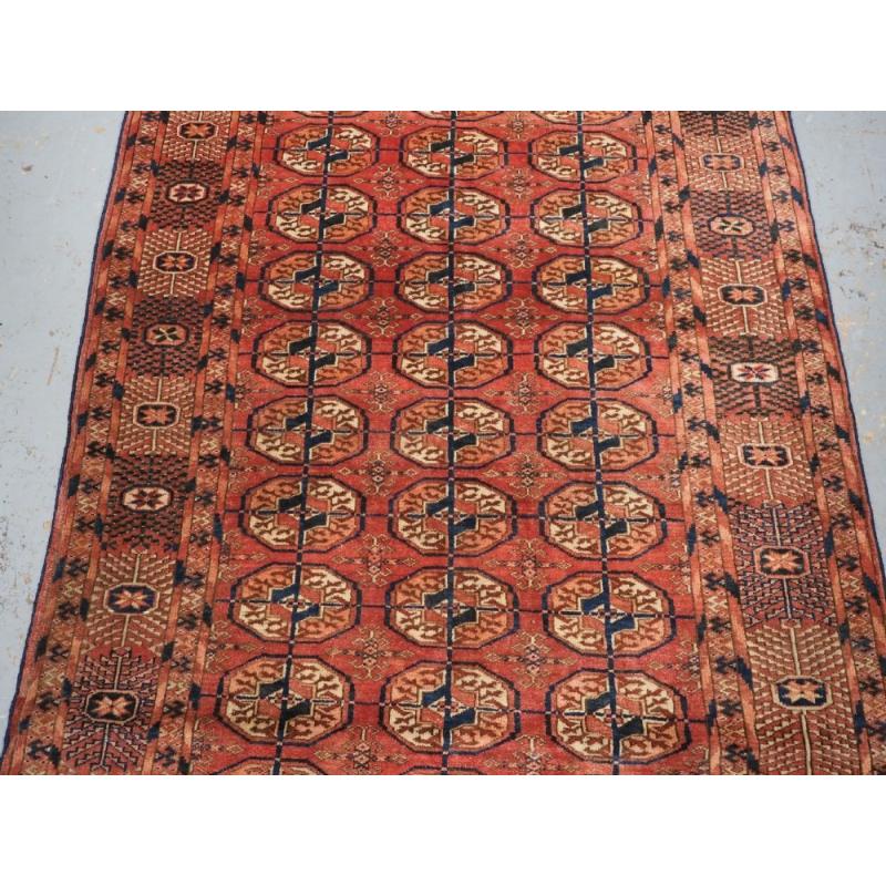 Tapis turkmène Tekke « Drop Khali » ancien, rouge chaud et doux, vers 1900 Excellent état - En vente à Moreton-In-Marsh, GB