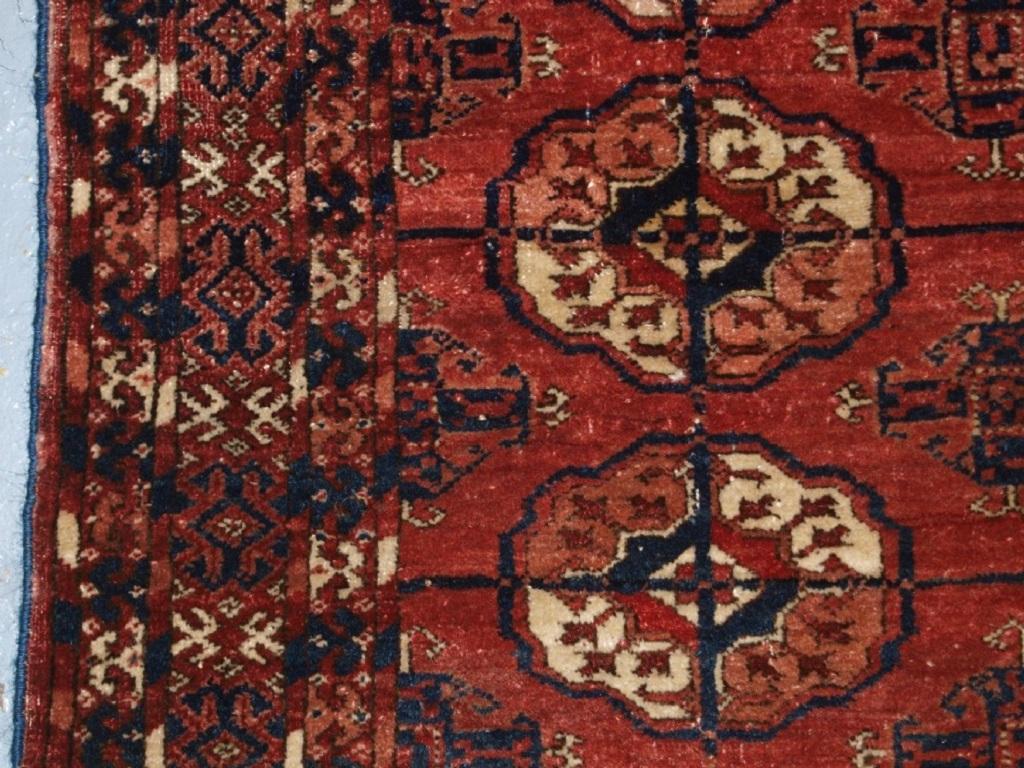 Ancien tapis turkmène Tekke de petite taille, ces tapis sont généralement considérés comme des tissages de 