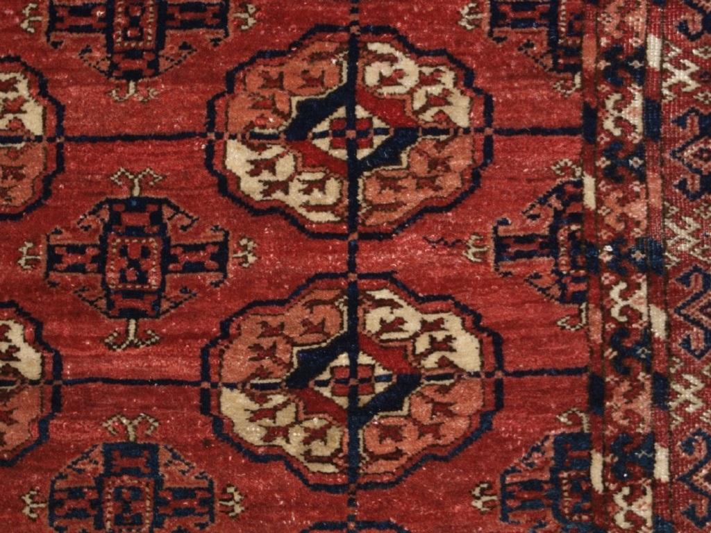 Tribal Antique tapis de dot turkmène Tekke de petite taille, laine très douce, 19e siècle en vente