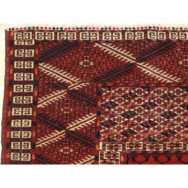 Antique Tekke Turkmen Ensi of Classic Design with Good Colour In Good Condition For Sale In Moreton-In-Marsh, GB