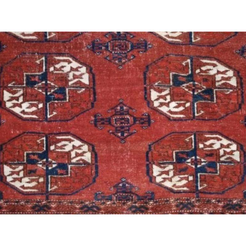 Antique Tekke Turkmen Main Carpet, of Small Square Format In Good Condition For Sale In Moreton-In-Marsh, GB