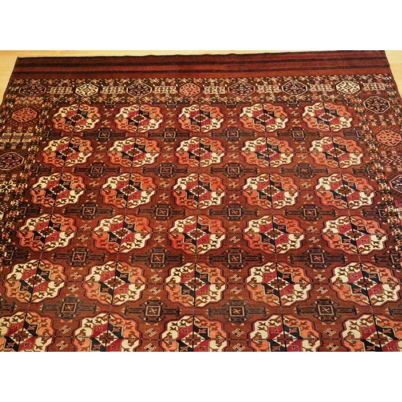 Antique Tekke Turkmen Main Carpet, Small Room Size, circa 1880 In Good Condition For Sale In Moreton-In-Marsh, GB