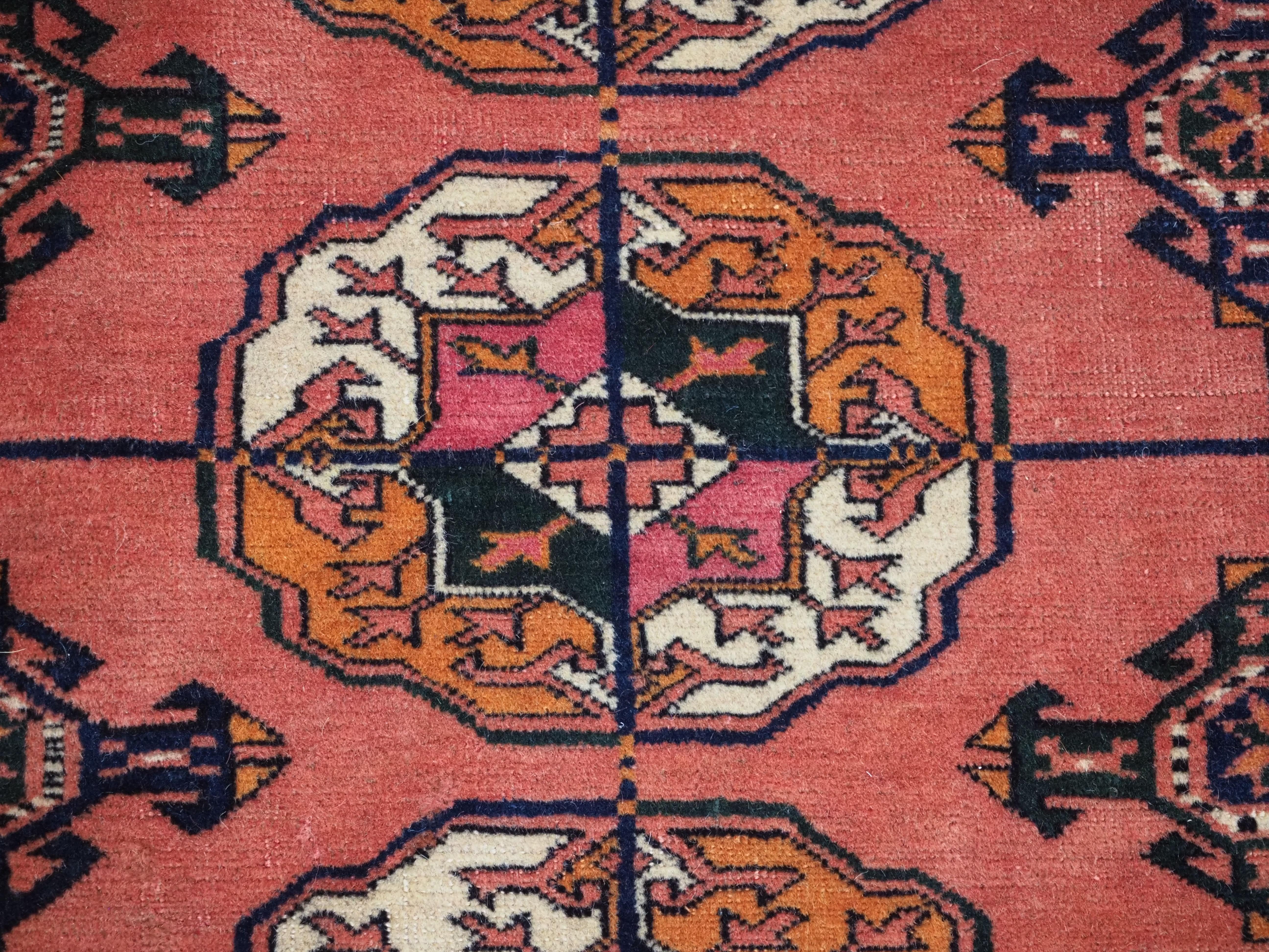 Antiker Tekke-Turkmenen-Hauptteppich mit 4 Reihen von 12 Guls.  Um 1900. im Angebot 4