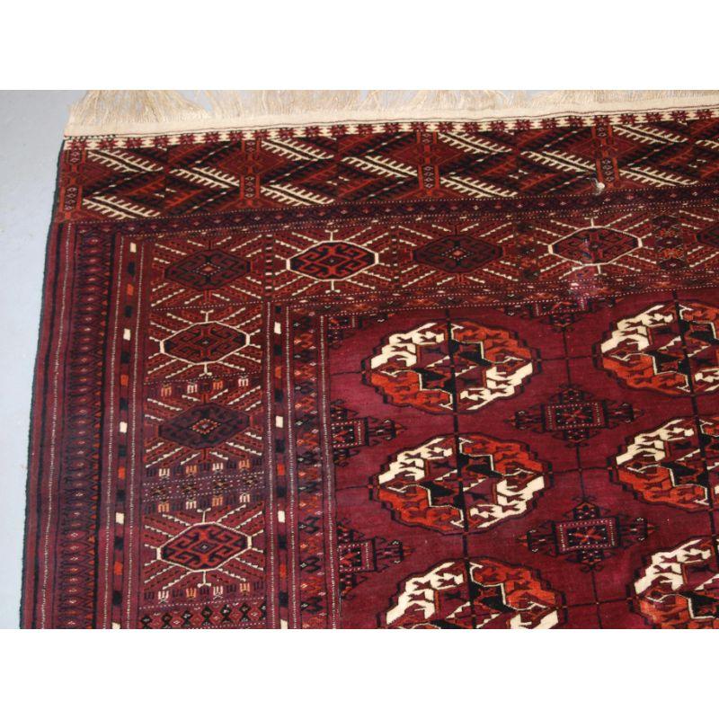 Antique Tekke Turkmen Main Carpet with Superb Rich Colour In Excellent Condition For Sale In Moreton-In-Marsh, GB