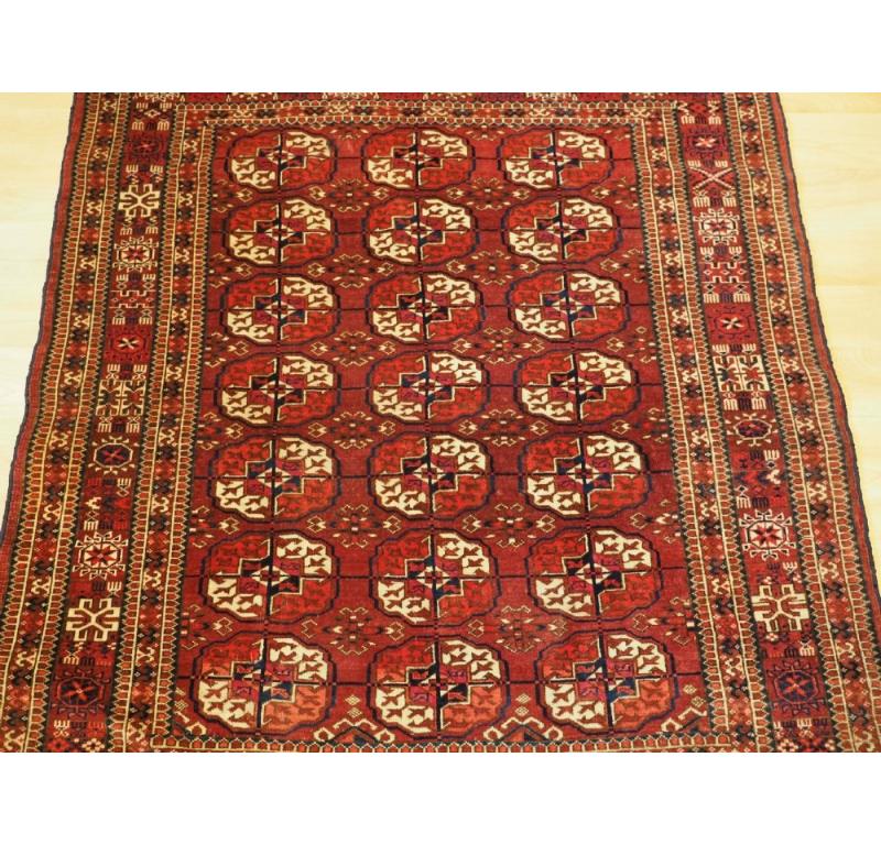 XIXe siècle Tapis turkmène ancien Tekke avec bordure très inhabituelle, vers 1880 en vente