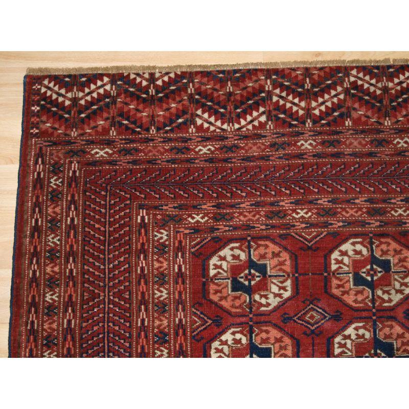 Antique Tekke Turkmen Rug of Traditional Design and Excellent Color In Excellent Condition For Sale In Moreton-In-Marsh, GB