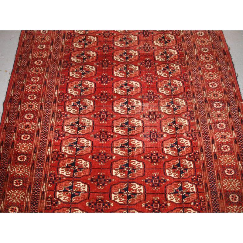 Antiker Tekke Turkmenischer Teppich in traditionellem Design im Zustand „Relativ gut“ im Angebot in Moreton-In-Marsh, GB